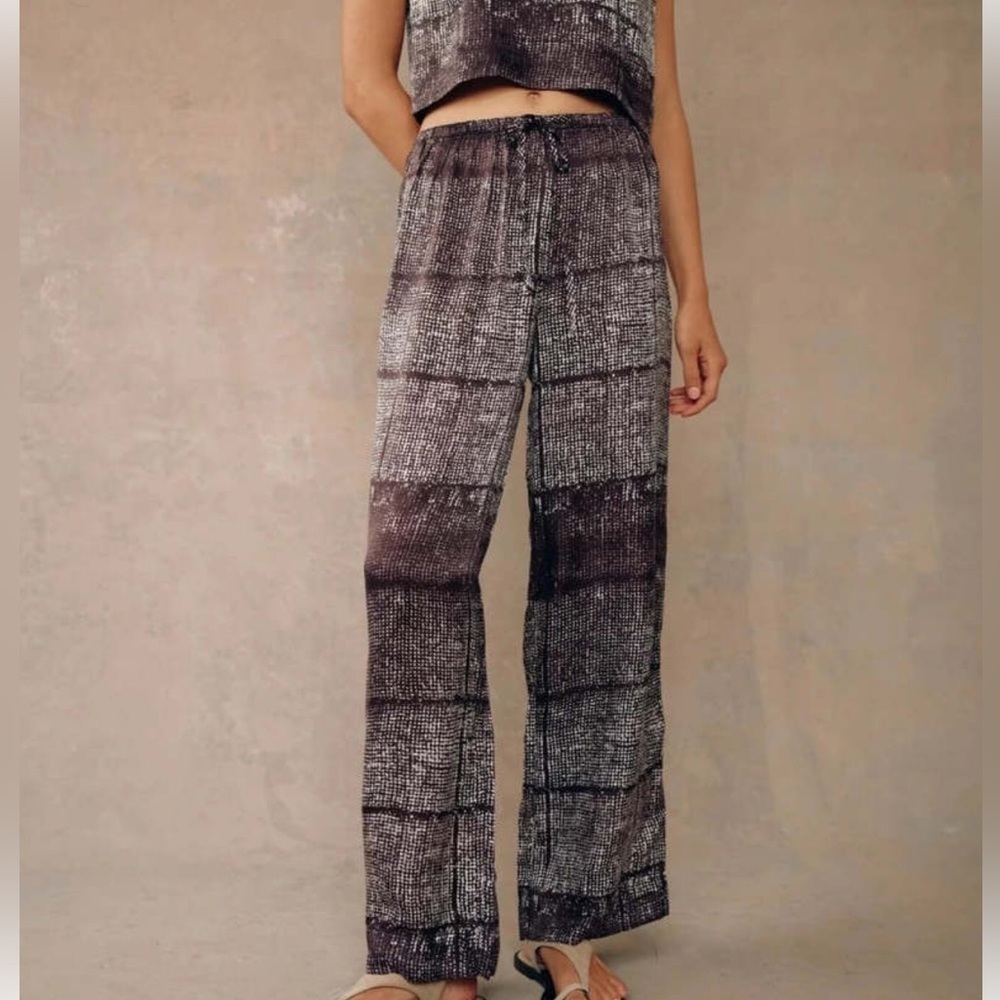 Bella Dahl New brown cream pattern silky drawstring  pants size medium MSRP $190